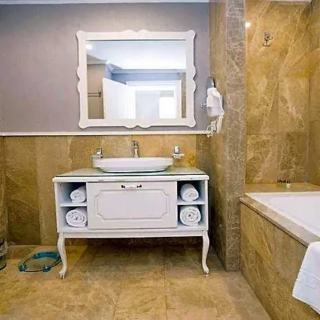 Burgaz Izer 4*