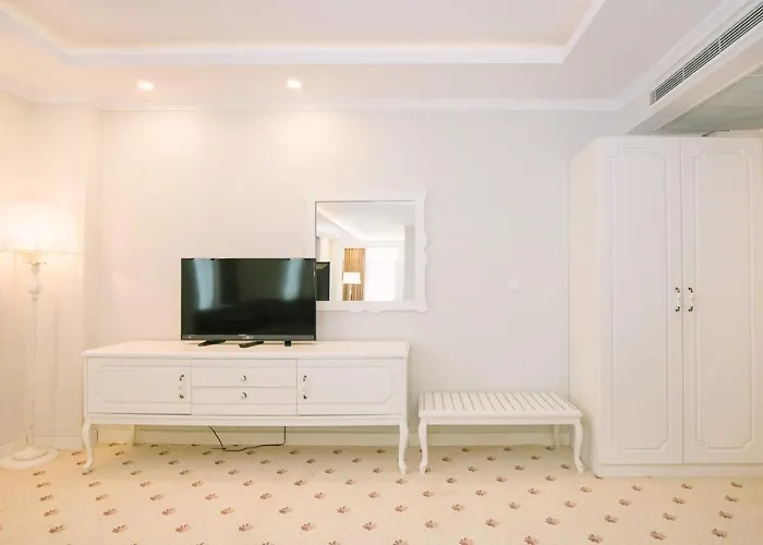 호텔 Burgaz Izer 4*